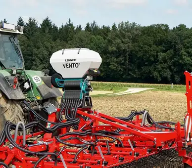 LEHNER 12 Volt-Streuer für Zwischenfrüchte und Grassaaten